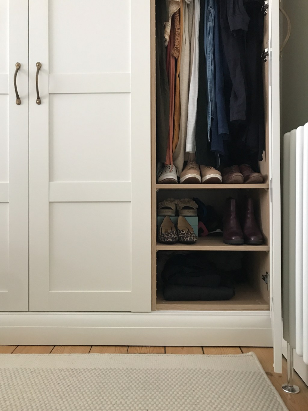 Wardrobe zen – Marie Kondo meets IKEA PAX hack&nbsp;tutorial